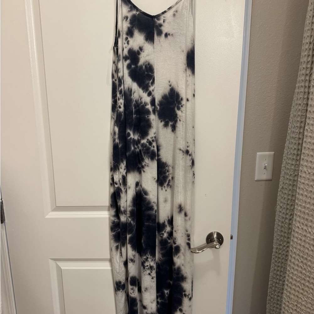 LA MIEL Monochrome Tie-Dye Dress